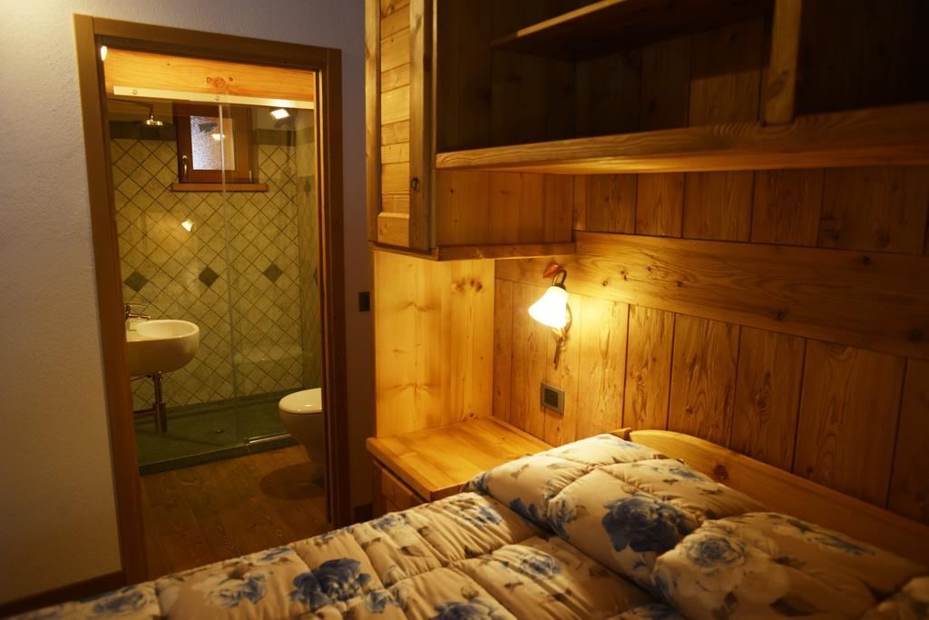 Hotel Le Nid De L'Aigle Champoluc Zimmer foto