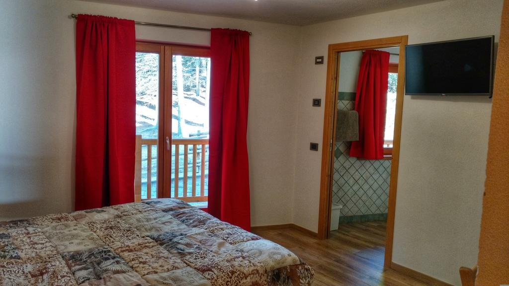 Hotel Le Nid De L'Aigle Champoluc Zimmer foto